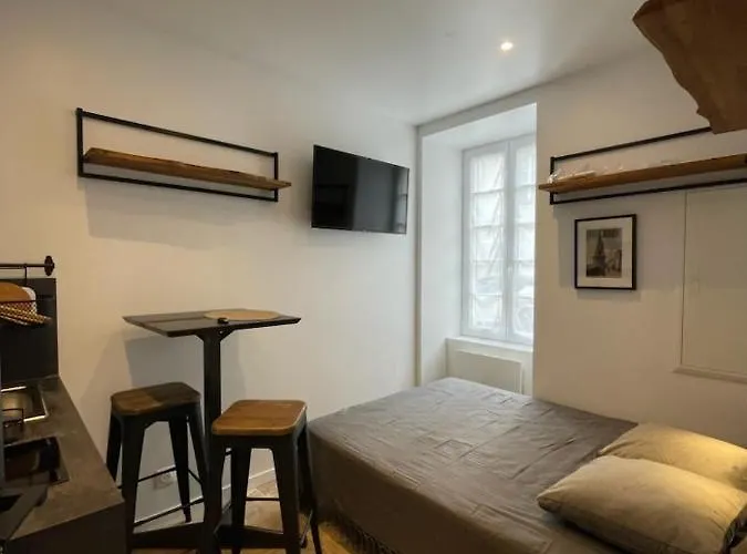 Petite Amenagee Avec Cuisine St Louis 3 *